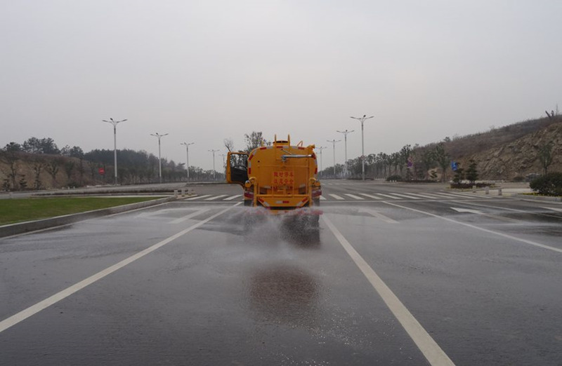 東風5噸消防灑水車