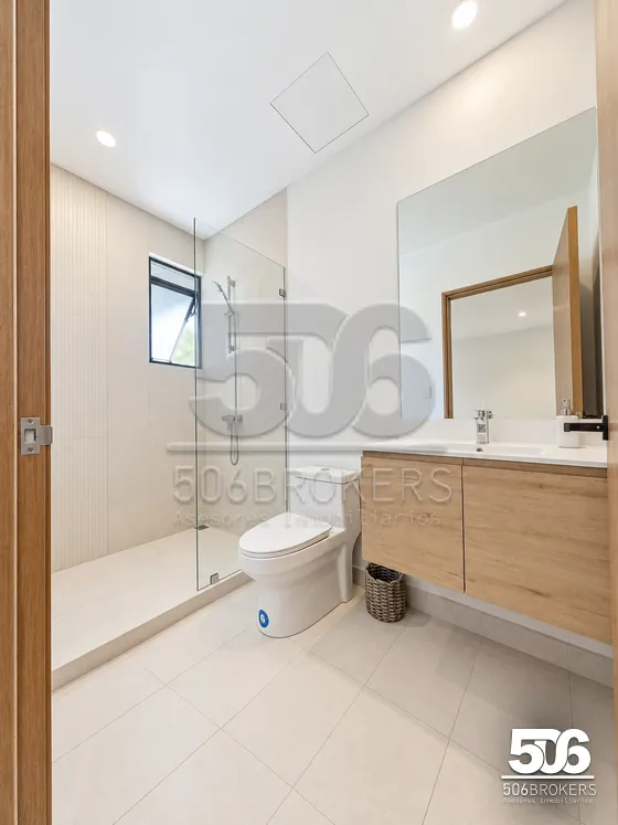 Ducha con puerta de vidrio